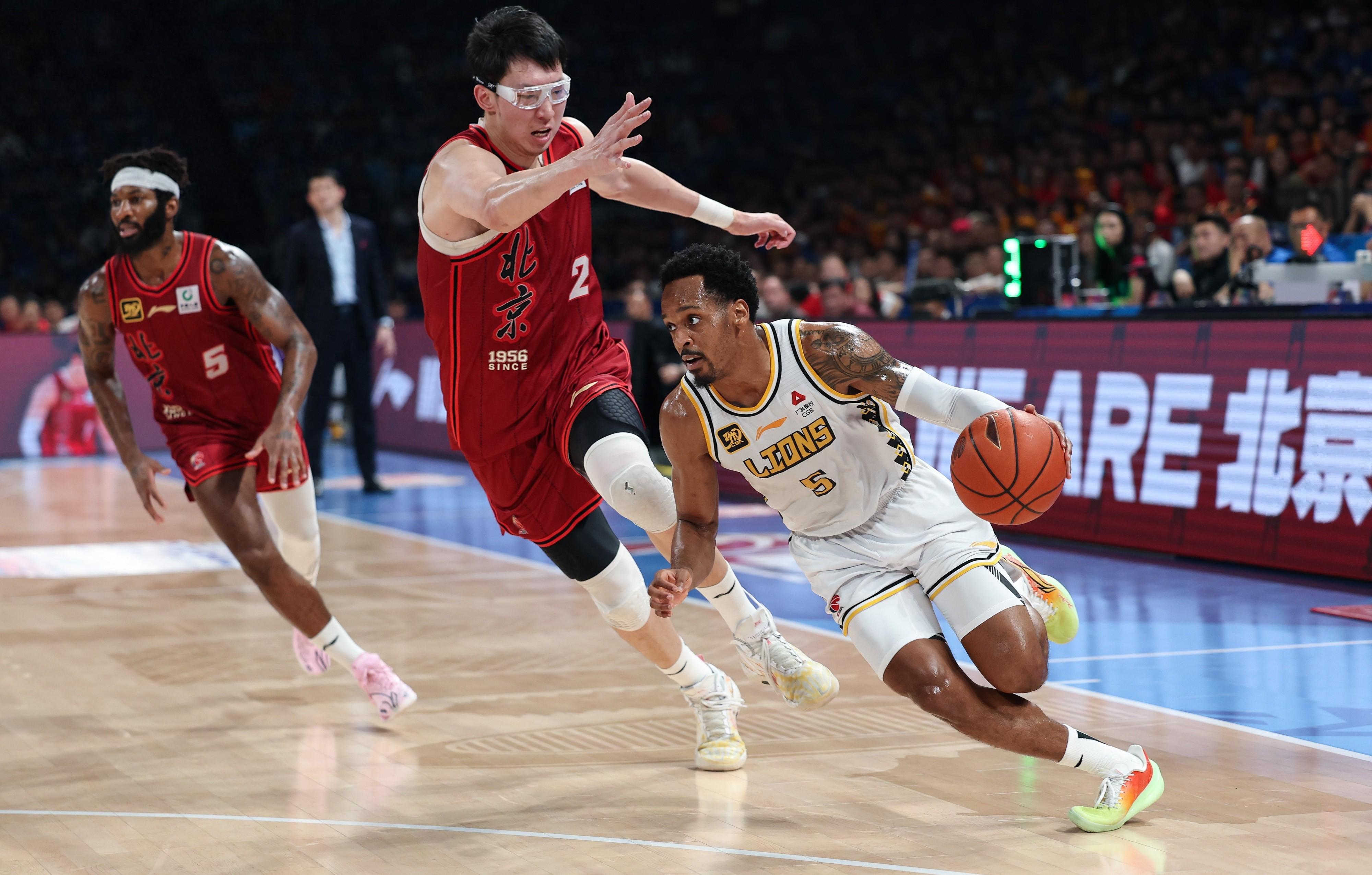 浙江队训练开放日,关键时刻扳平良机引欢呼,英超在即,资深球员宣示担当 浙江队训练开放日,关键时刻扳平良机引欢呼,英超在即,资深球员宣示担当