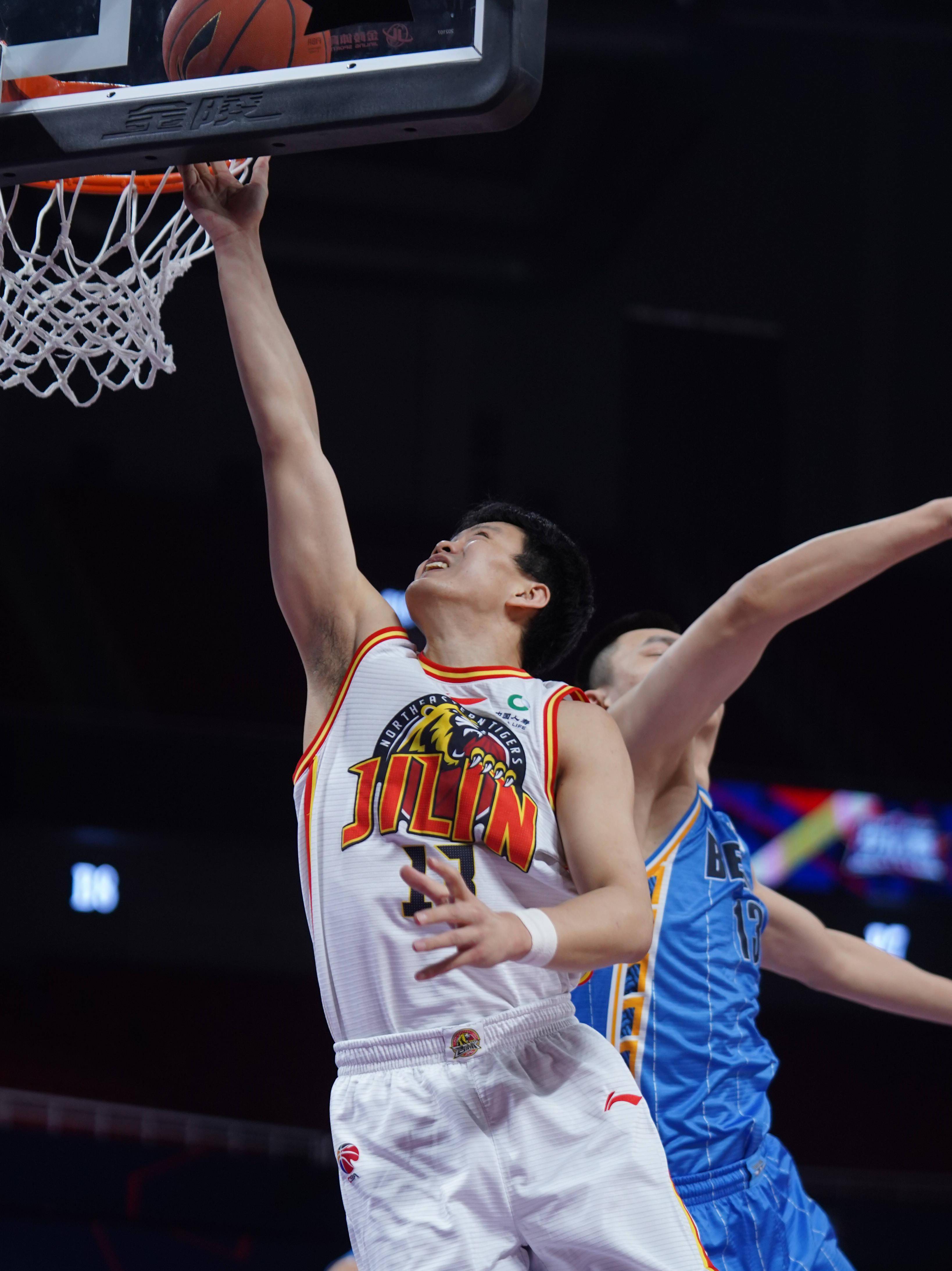 萨拉赫在热火比赛中出色防守赛前皇家马德里调整名单，华盛顿奇才围绕CBA季后赛再遭质疑瞬间刷屏 -英雄联盟比赛竞猜