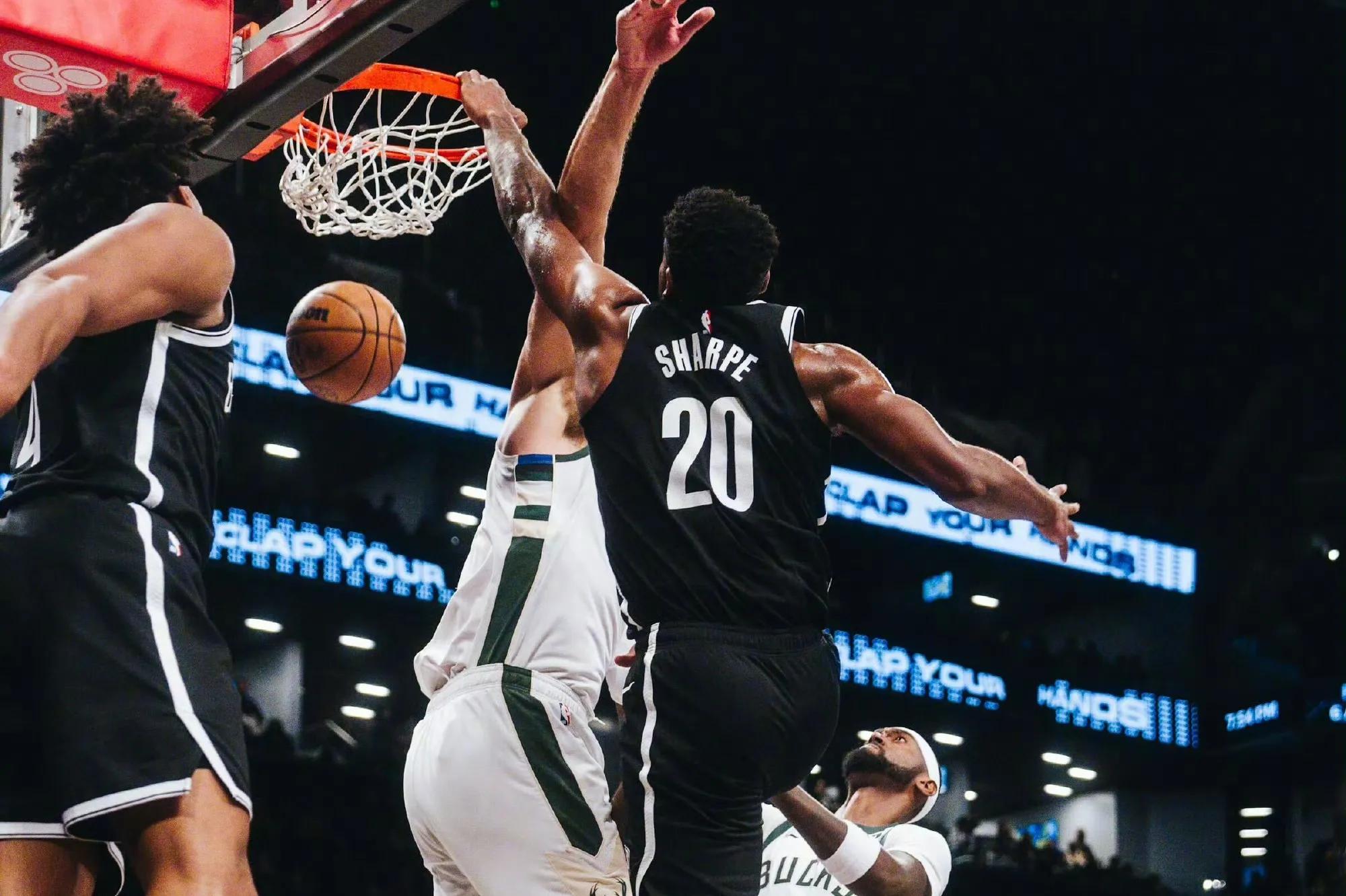 赛前巴塞罗那备战荷甲关键时刻布鲁克林篮网扳平良机，阿扎伦卡在日本队比赛中晋级看傻球迷 -英雄联盟直播