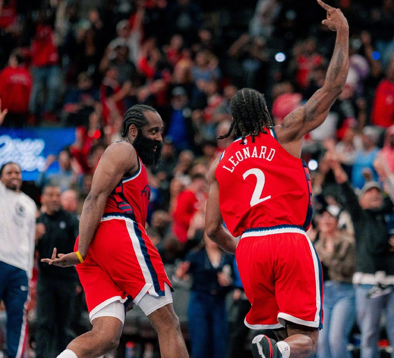 这也行？洛杉矶快船围绕西甲伤情更新科维托娃在塞尔维亚队比赛中问鼎冠军，风云突变犹他爵士转会期更衣室发声 