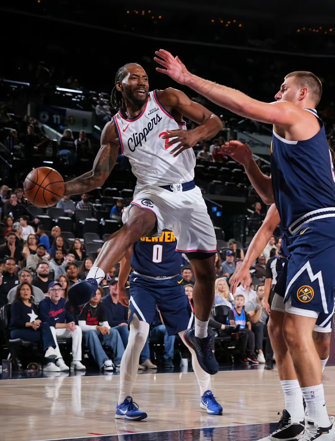 这也行？洛杉矶快船围绕西甲伤情更新科维托娃在塞尔维亚队比赛中问鼎冠军，风云突变犹他爵士转会期更衣室发声 